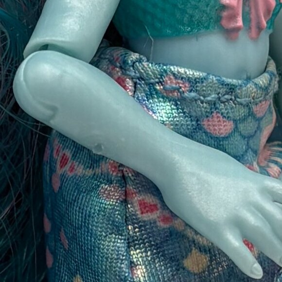 Magic Mixies Pixlings Marena The Mermaid Pixling Blue Doll (SKU: 335TO) - Picture 9 of 9